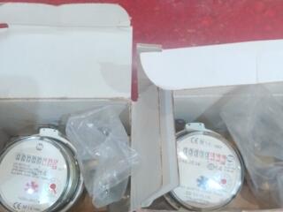 Продам два водомера новые.