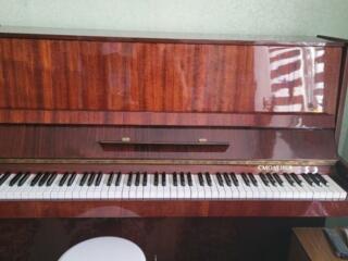 Продам фортепиано. торг уместен