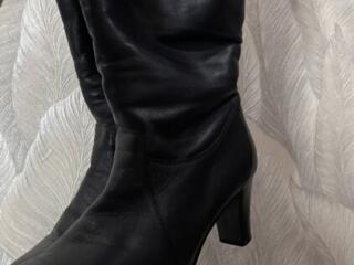 Кожаные сапоги 42,39,38 размеры