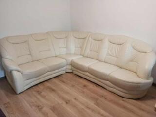 Кожаный диван