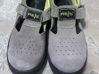 Продам женские рабочие ботинки с железным носком