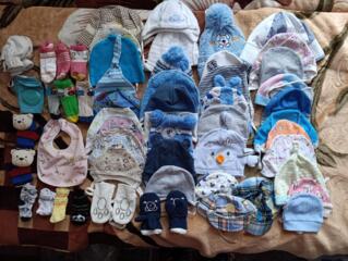 Продам детские варежки, шапки, чепчики, носочки