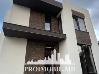 Vă propunem spre vânzare această casă cu 4camere și living în ...