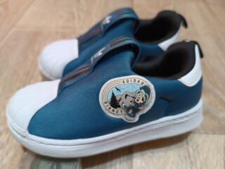 Продаются детские кроссовки