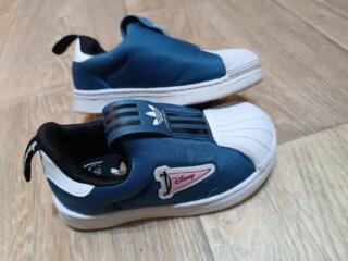 Продаются детские кроссовки