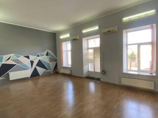 Продам 2-х этажное дворовое помещение под бизнес