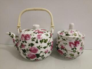 Продаю чайник заварочный и сахарёнку.