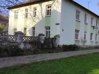 Продается 2-х комнатная квартира, Центр