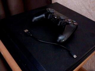 Продам PlayStation PS4 Pro 1TB