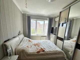 Продам четырехкомнатную квартиру в Хаджибейском районе.