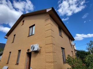 Кирпичный хозяйский дом  320кв.м   8 соток Червоный хутор