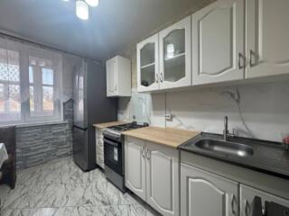 2КОМН 55 м2, 3/5 этаж, кухня 8,7 м2, балкон 6 м2, раздельные комнаты