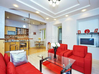 Квартира-студия с верандой в центре