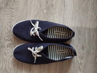 Продам мягкие спортивные тапочки