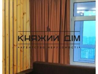 Продаж 1 кімнатна квартира в Дарницькому районі, вул Драгоманова 10. .