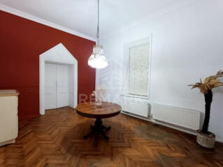 Chirie oficiu la intersecția str. Universității cu M. Eminescu în ...