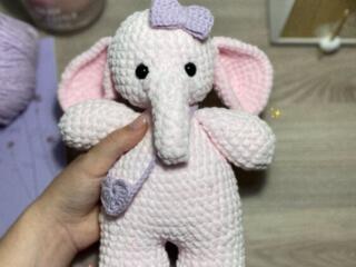Вязаный слонёнок