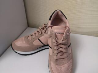 Продам кроссовки