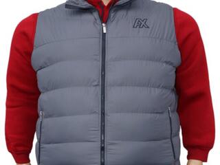 Большого размера мужская жилетка на синтепоне.