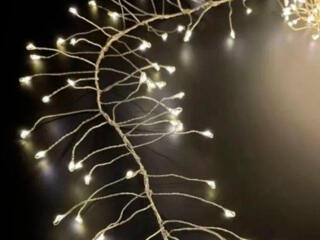 Продам гирлянды 12 метров 2 шт, дневного и синего цвета.