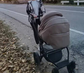 Продам коляску и стульчик для кормления