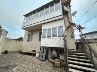 3 поверховий будинок зі своїм двориком, 202 кв. м. вул. Наваринська