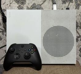 Xbox One S 1TB — полный комплект + игры!