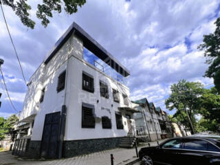 Chirie clădire de oficii cu suprafața de 460 mp la prima linie pe ...