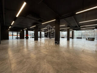 Spatiu comercial cu reparatie în clădire noua situata la prima linie .