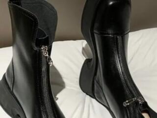 Продам новые женские ботинки