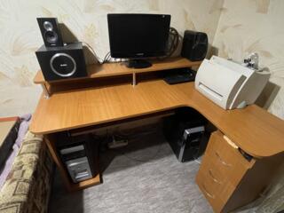 Продам компьютерный стол