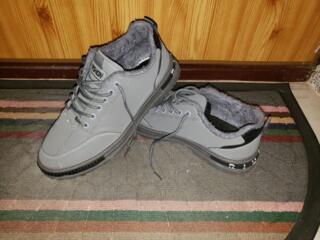 Продам кроссовки