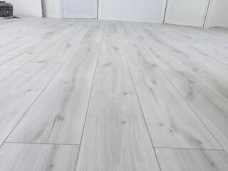 Instalare laminat si plintus