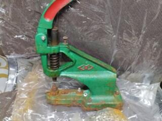 Пресс для установки люверсов