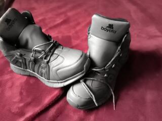 В продаже ботинки зимние.