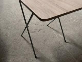 В продаже журнальный столик.