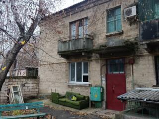 Продам 2-ком. кв. 2/2 Центр г. Бендеры под ремонт.