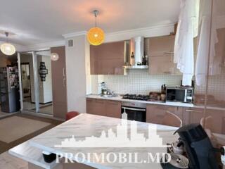 Vă propunem spre vânzare acestapartament cu 2camere și living,sect. ..