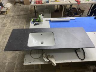 Продам раковину со столешницей