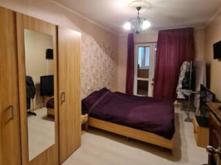 Продается 2-комнатная  квартира возле Южного рынка.