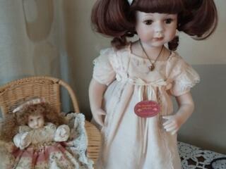 Куклы разные.