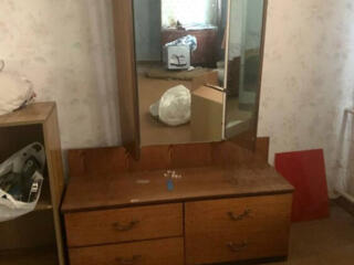 Разная советская мебель- трюмо, гардероб, сервант