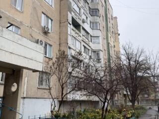 2-х комнатная в районе К. Казармы, 143 серии, 6/9 в жилом состоянии