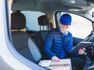 Работа для женщин: доставка почтовых посылок.