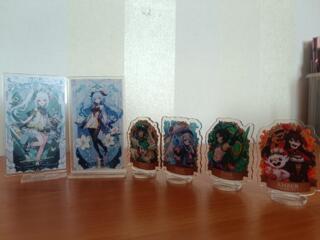 Продам Аниме - наклейки, значки, брелоки, фигурки