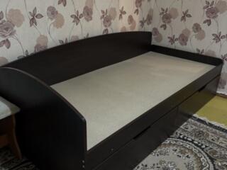 Продам кровать без матраса