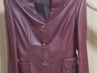 Новый кожаный пиджак, 46 размер, темно-бардового цвета