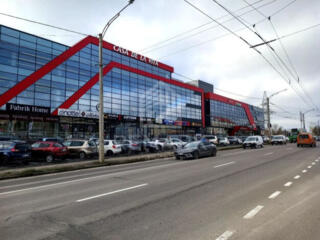 Se dă în chirie spațiu comercial pe str. Petricani cu suprafața 205 ..