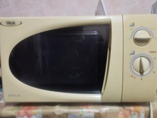 Микроволновка Vitek.