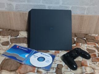 Продаю прошитую PS4 Slim